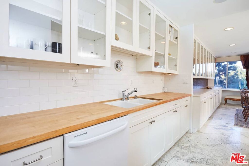 Residential Lease for rent at 865 Comstock Avenue 6A, Los Angeles, Los Angeles County CA featuring 2 beds and 2 baths