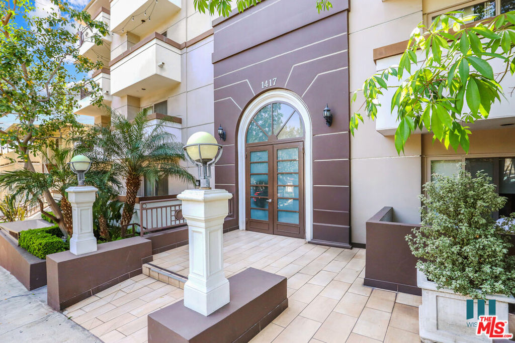 Residential Lease for rent at 1417 Butler Avenue ph4, Los Angeles, Los Angeles County CA featuring 3 beds and 3 baths