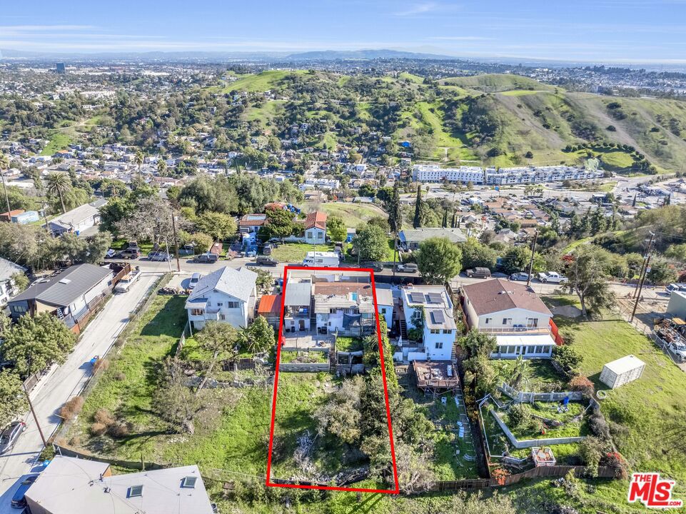 Active for sale at Los Angeles, CA, Los Angeles, CA CA and 1 bath