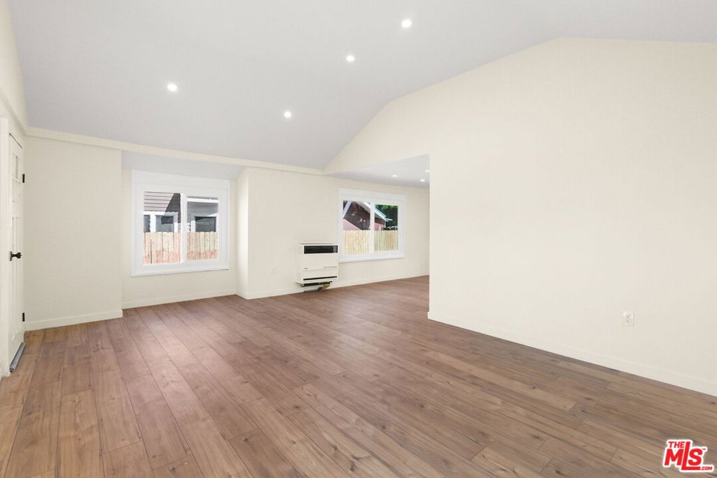 Residential Lease for rent at 3215 Winter Street, Los Angeles, Los Angeles County CA featuring 2 beds and 2 baths