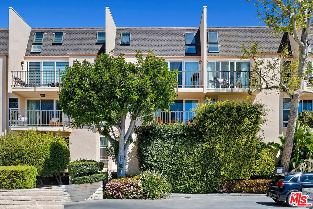 Residential Lease for rent at 23901 Civic Center Way 139, Malibu CA featuring 2 beds and 2 baths