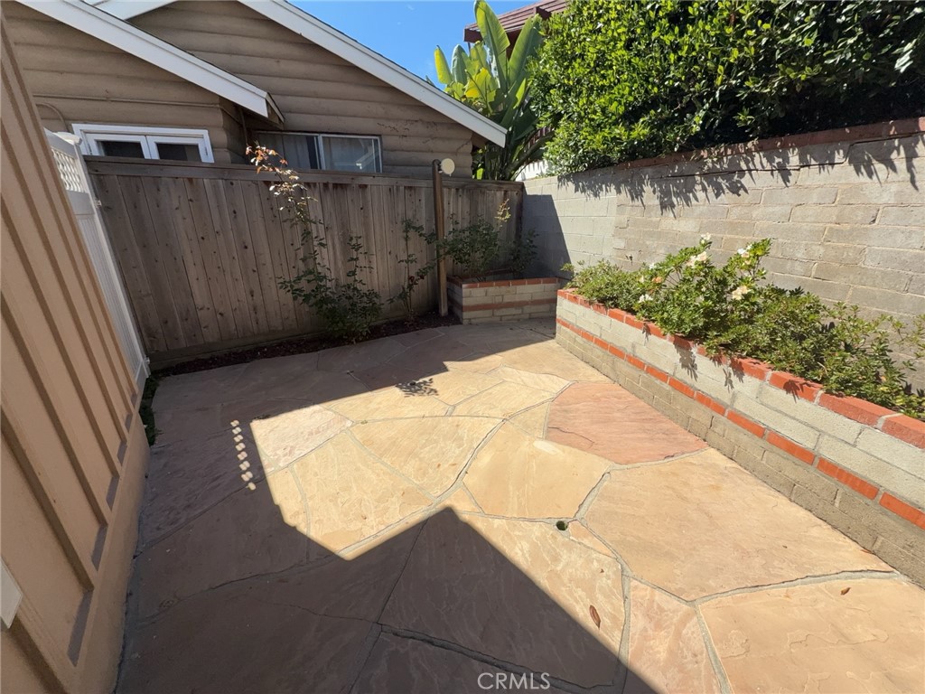 Residential Lease for rent at 31894 Circle, Laguna Beach CA featuring 2 beds and 1 bath