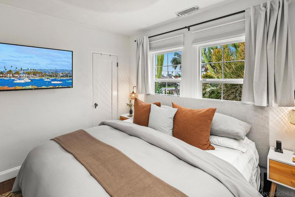 Residential for sale at 4363 Harvard Ave, La Mesa CA featuring 3 beds and 1 bath