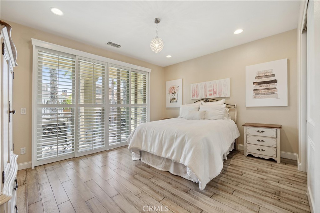 Residential Lease for rent at 8356 Noelle Drive, Huntington Beach CA featuring 5 beds and 5 baths