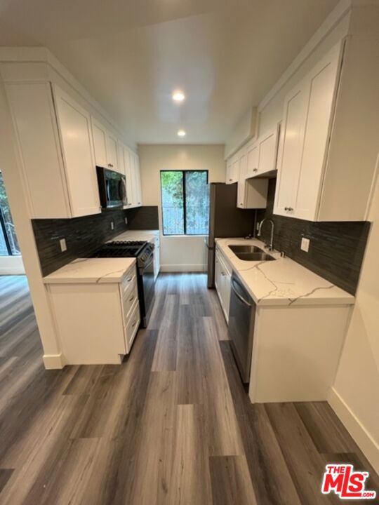 Residential Lease for rent at 11725 Darlington Avenue #2, Los Angeles, Los Angeles County CA featuring 2 beds and 1 bath