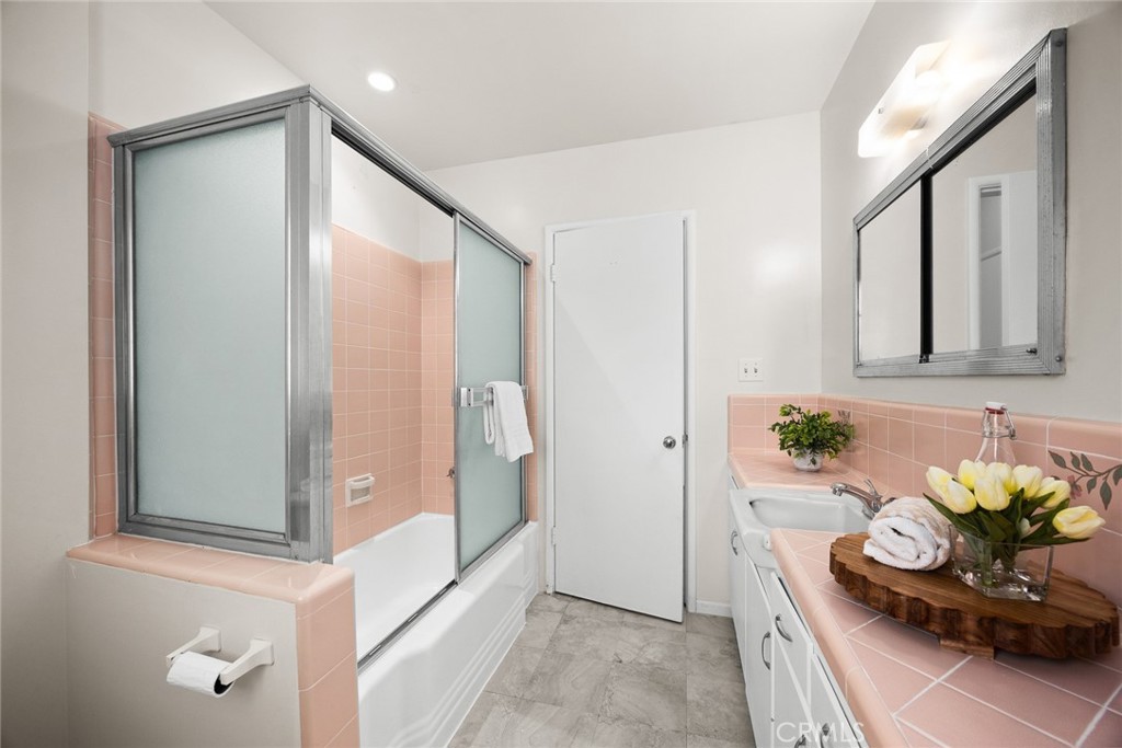 Residential for sale at 1526 Lynoak Dr, Claremont CA featuring 3 beds and 2 baths