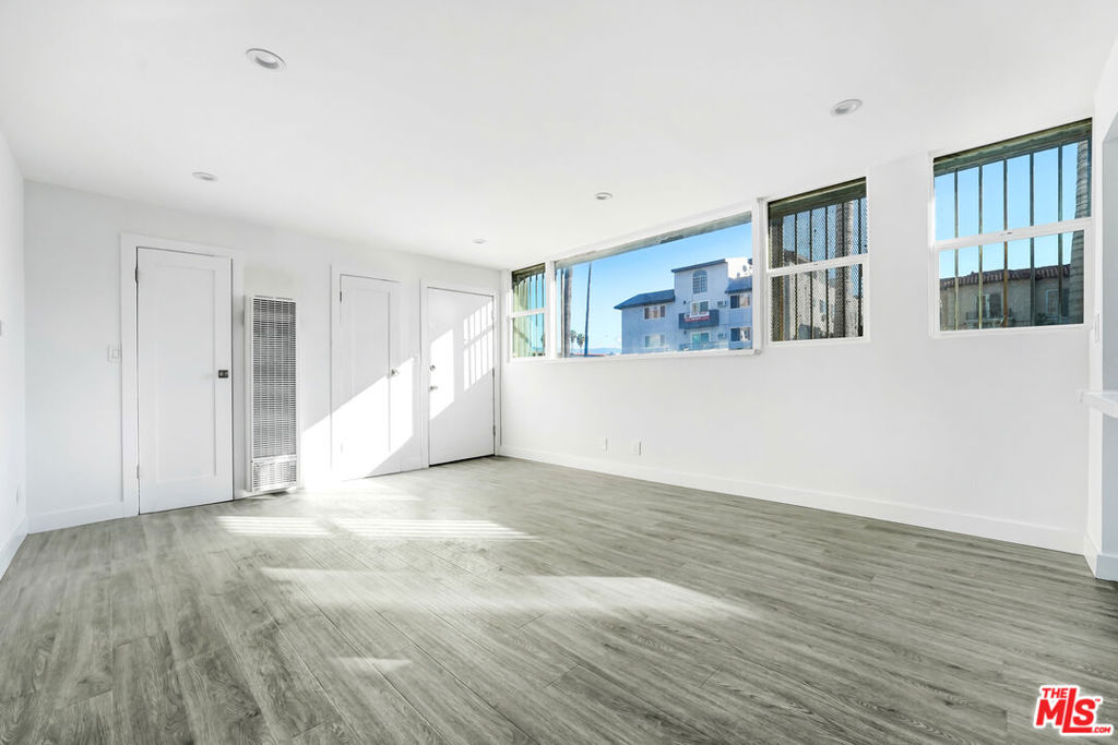 Residential Lease for rent at 317 S Kenmore Avenue 1, Los Angeles, Los Angeles County CA and 1 bath