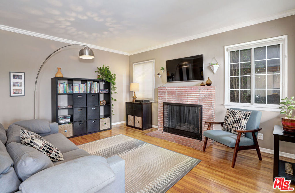 Residential Lease for rent at 11333 Culver Boulevard, Los Angeles, Los Angeles County CA featuring 2 beds and 1 bath