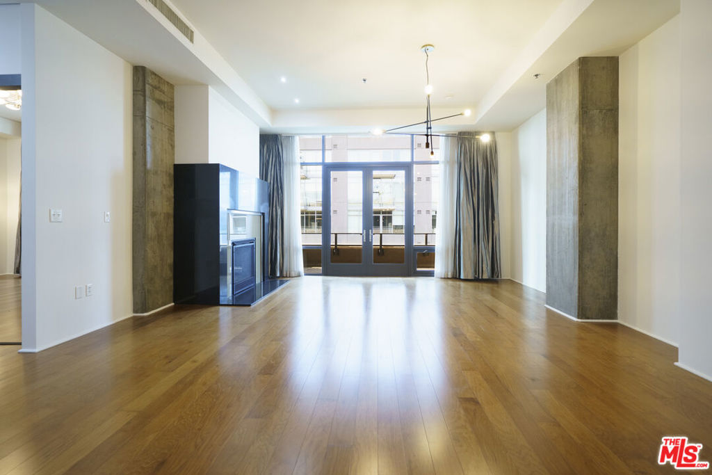 Residential Lease for rent at 1111 S Grand Avenue PH 3, Los Angeles, Los Angeles County CA featuring 2 beds and 3 baths