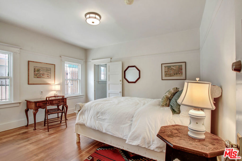 Residential Lease for rent at 1246 W 48th Street, Los Angeles, Los Angeles County CA featuring 4 beds and 2 baths