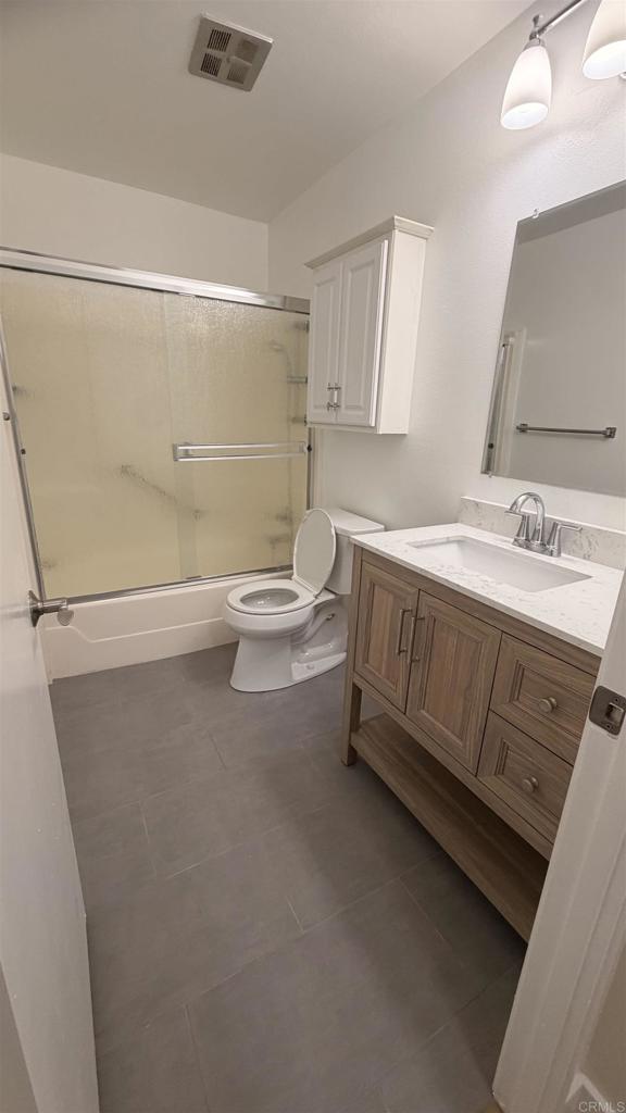 Residential Lease for rent at 3086 N via serena b, Laguna Woods CA featuring 2 beds and 2 baths