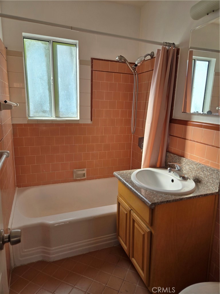 Residential Lease for rent at 1127 S Clark, Los Angeles, Los Angeles County CA featuring 1 bed and 1 bath