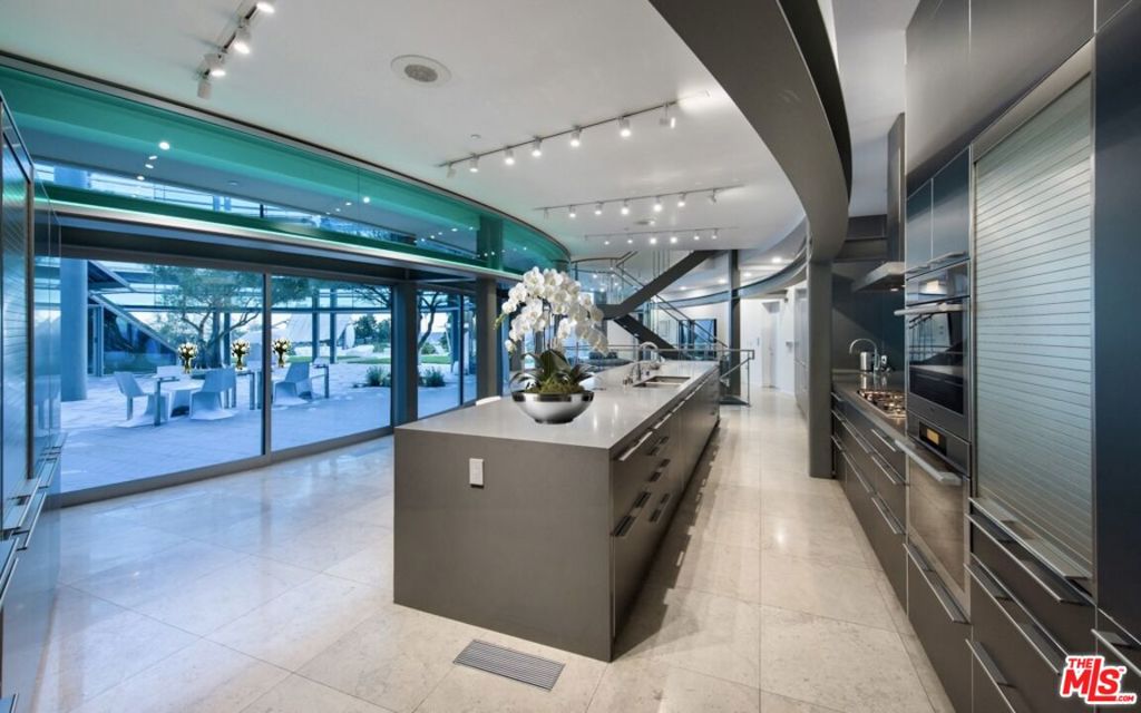 Residential Lease for rent at 1169 Loma Linda Drive, Beverly Hills CA featuring 6 beds and 7 baths