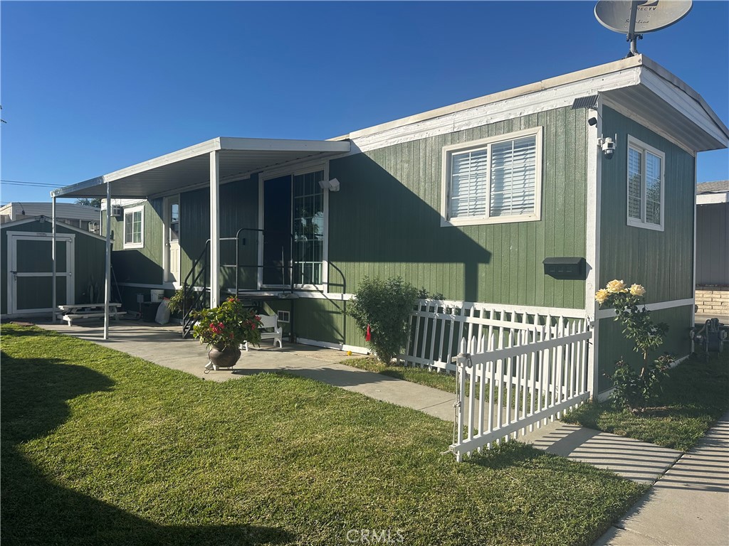 Manufactured In Park for sale at 18411 Valley Blvd space 47, Bloomington CA featuring 2 beds and 1 bath