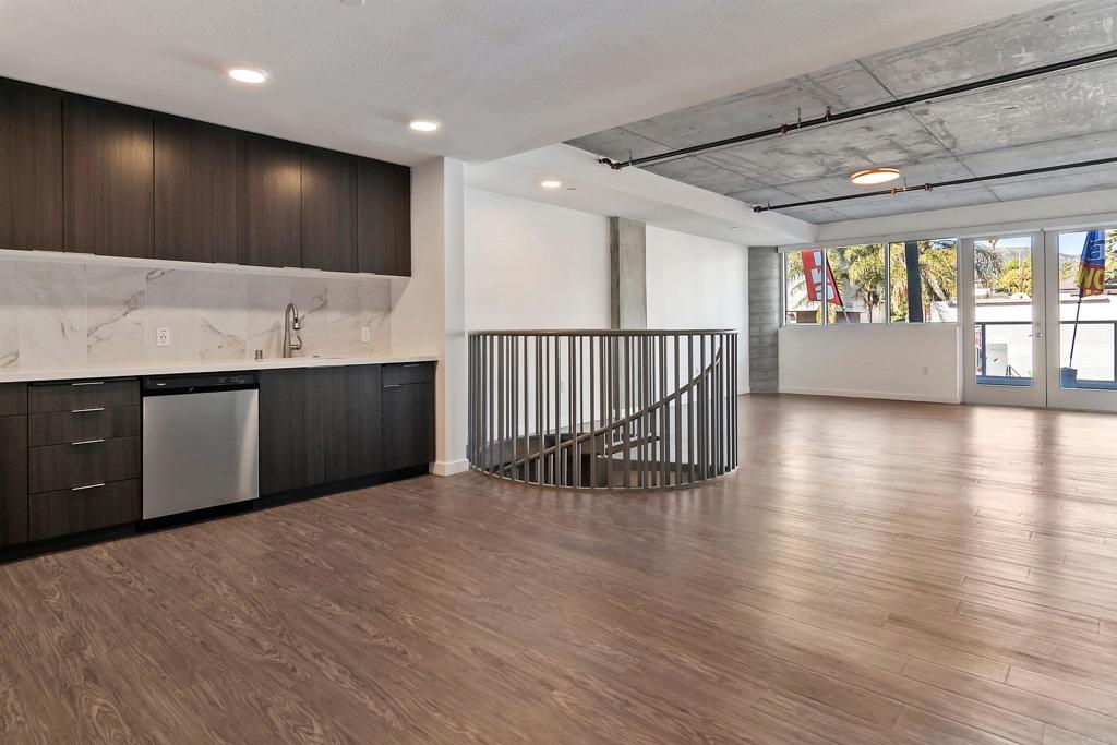 Residential Lease for rent at 5750 Hollywood Boulevard 232, Los Angeles, Los Angeles County CA featuring 1 bed and 1 bath