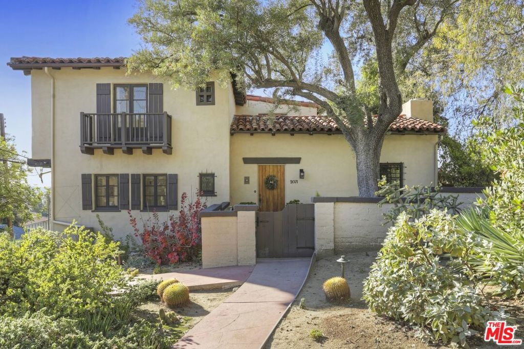 Residential Lease for rent at 2071 Escarpa Drive, Los Angeles, Los Angeles County CA featuring 3 beds and 3 baths