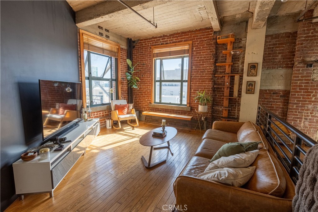 Residential for sale at 100 W 5th 6C, Long Beach CA featuring 1 bed and 1 bath