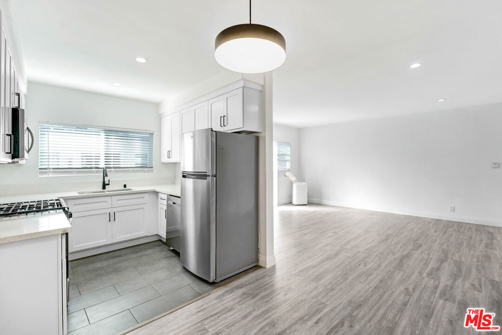 Residential Lease for rent at 317 S Kenmore Avenue 16, Los Angeles, Los Angeles County CA featuring 1 bed and 1 bath