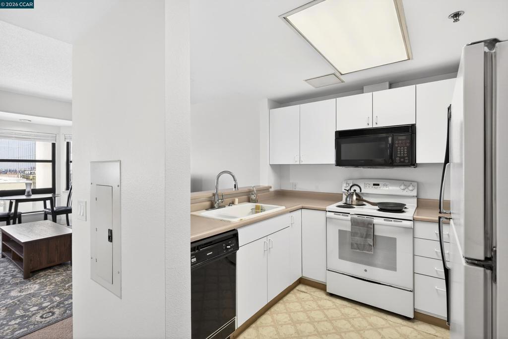 Residential for sale at 988 988 Franklin St 707, Oakland CA featuring 1 bed and 1 bath