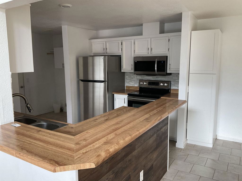 Residential Lease for rent at 354 354 Hazelnut Lane, Oakley CA featuring 2 beds and 3 baths