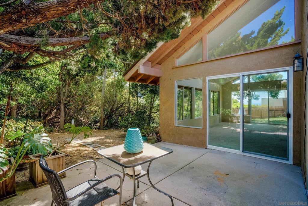 Residential Lease for rent at 7415 Caminito Rialto, La Jolla, San Diego County CA featuring 3 beds and 2 baths