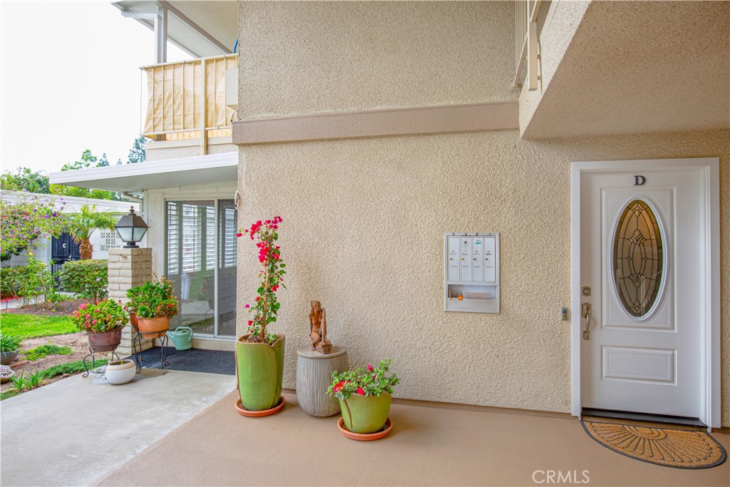 Residential for sale at 682 Via Alhambra D, Laguna Woods CA featuring 2 beds and 2 baths