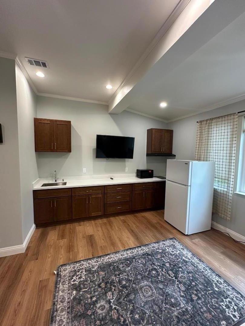 Residential Lease for rent at Eaton Avenue, San Carlos, San Mateo County CA and 1 bath