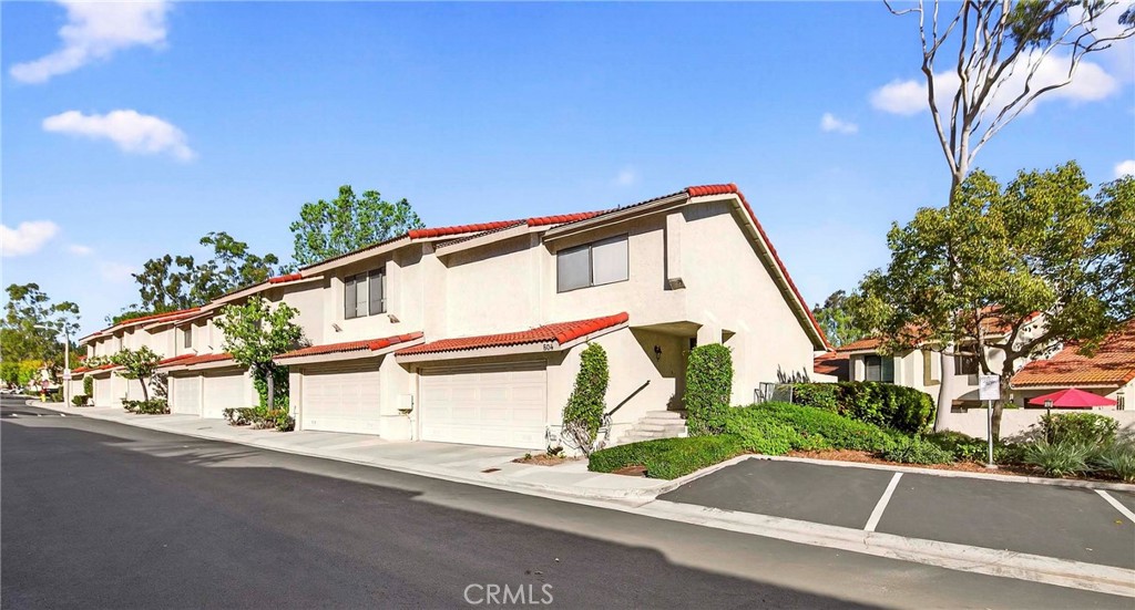 Residential for sale at 804 Creekside Dr #56, Fullerton CA featuring 2 beds and 3 baths