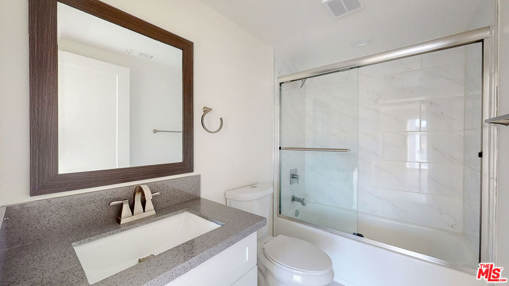 Residential Lease for rent at 252 Rosemont Avenue 2, Los Angeles, Los Angeles County CA featuring 4 beds and 3 baths