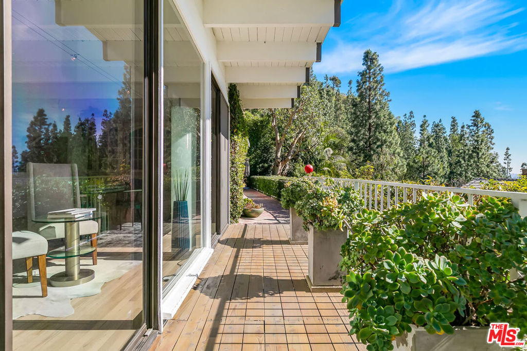 Residential Lease for rent at 1644 Marmont Avenue, Los Angeles CA featuring 3 beds and 3 baths