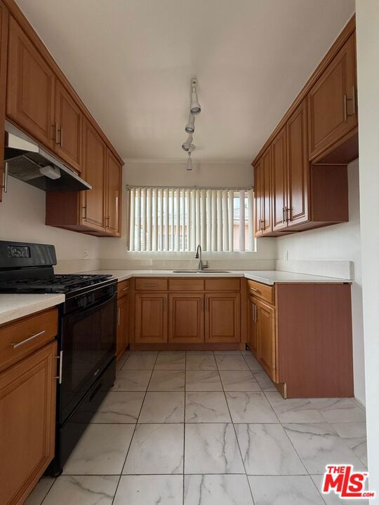 Residential Lease for rent at 13233 Oxnard Street 4, Van Nuys, Los Angeles CA featuring 2 beds and 1 bath