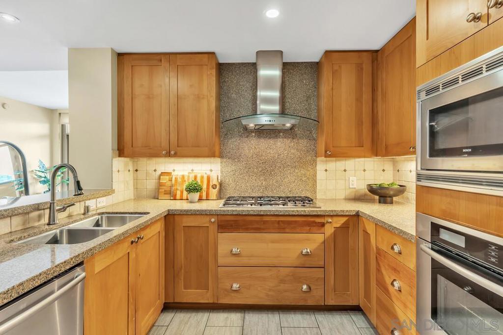 Residential for sale at 700 W E St 1905, San Diego CA featuring 2 beds and 2 baths