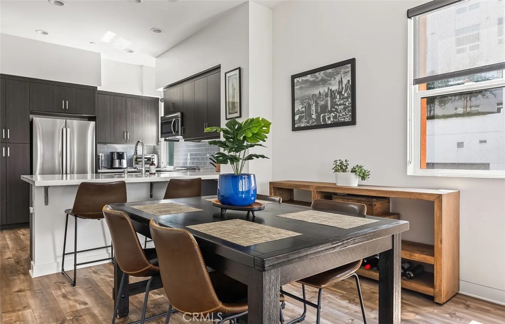 Residential Lease for rent at 215 Elm Avenue, Long Beach CA featuring 2 beds and 3 baths