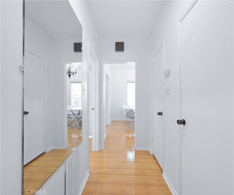 Residential Lease for rent at 149 South Crescent Drive 149A, Beverly Hills, Los Angeles County CA featuring 1 bed and 1 bath