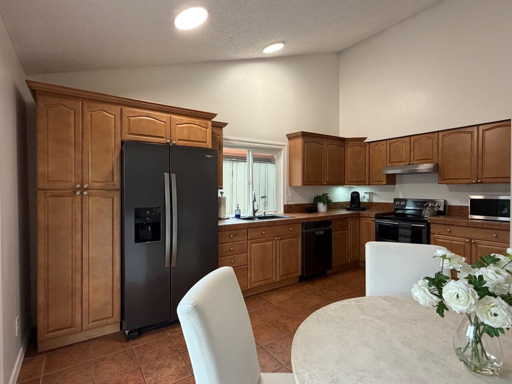 Residential for sale at 32451 32451 Lake Ree St, Fremont CA featuring 3 beds and 2 baths