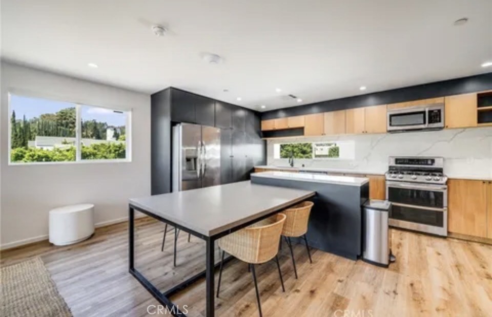 Residential Lease for rent at 1943 Carmen 1943, Los Angeles, Los Angeles County CA featuring 4 beds and 3 baths