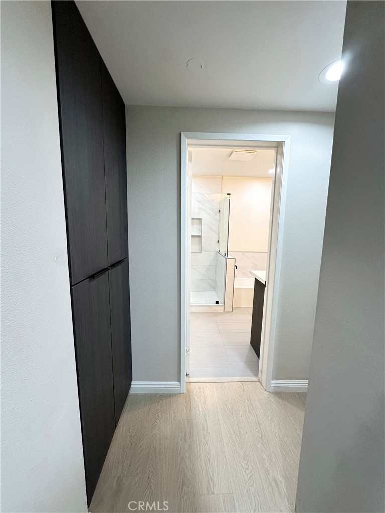 Residential Lease for rent at 1663 Veteran 205, Los Angeles, Los Angeles County CA featuring 2 beds and 2 baths