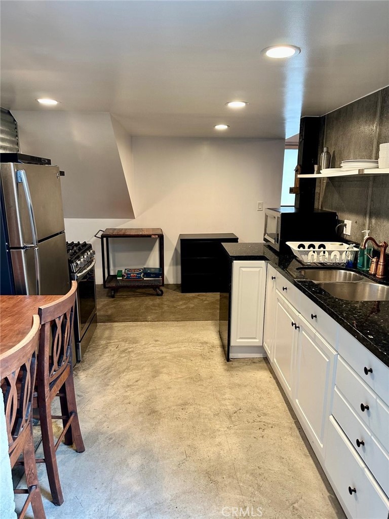 Residential Lease for rent at 2819 Pacific Ave, Long Beach, Los Angeles County CA featuring 1 bed and 1 bath