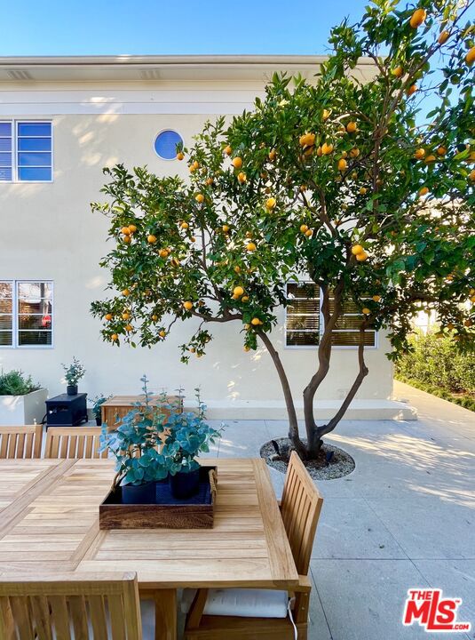 Residential Lease for rent at 466 N Harper Avenue, Los Angeles, Los Angeles County CA featuring 2 beds and 2 baths