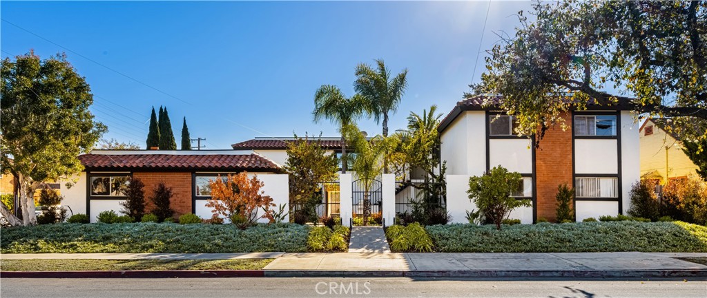 Residential Lease for rent at 201 E 16th Street D, Costa Mesa CA featuring 2 beds and 1 bath