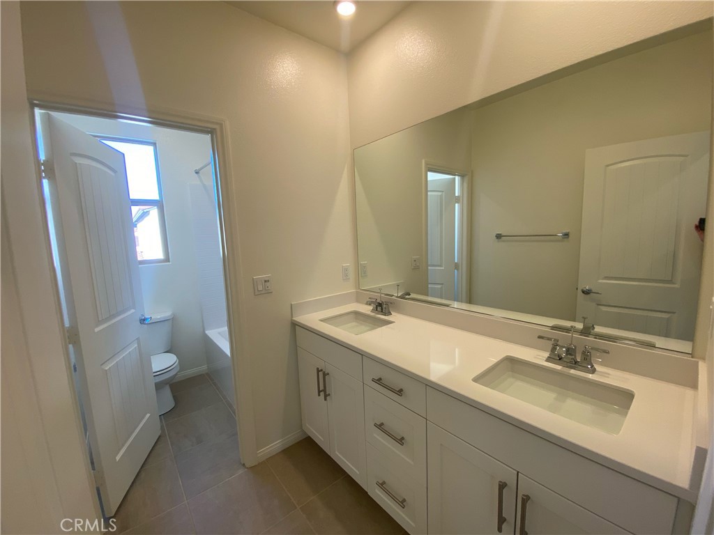 Residential Lease for rent at 1108 Tomcat, Rialto CA featuring 3 beds and 3 baths