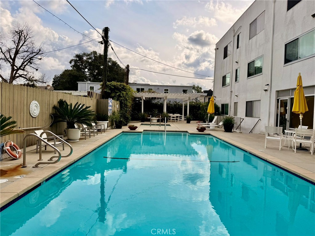 Residential Lease for rent at 400 S Los Robles 304, Pasadena CA featuring 1 bed and 1 bath