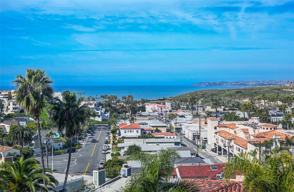 Residential Lease for rent at 105 Avenida Del Reposo C, San Clemente CA featuring 2 beds and 1 bath