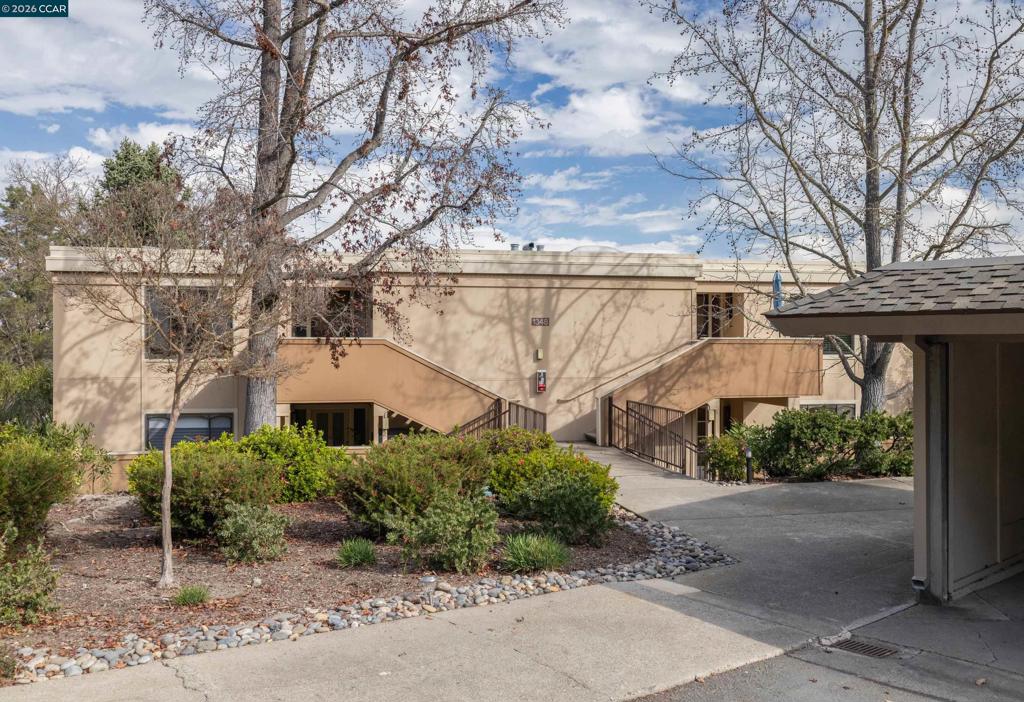 Residential for sale at 1348 1348 Rockledge Ln 4, Walnut Creek CA featuring 2 beds and 1 bath