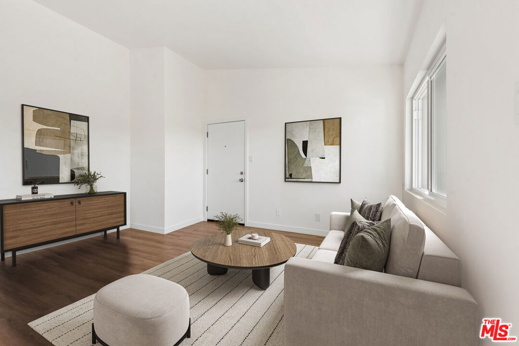 Residential Lease for rent at 836 Ashland Avenue 6, Santa Monica, Los Angeles County CA featuring 2 beds and 2 baths