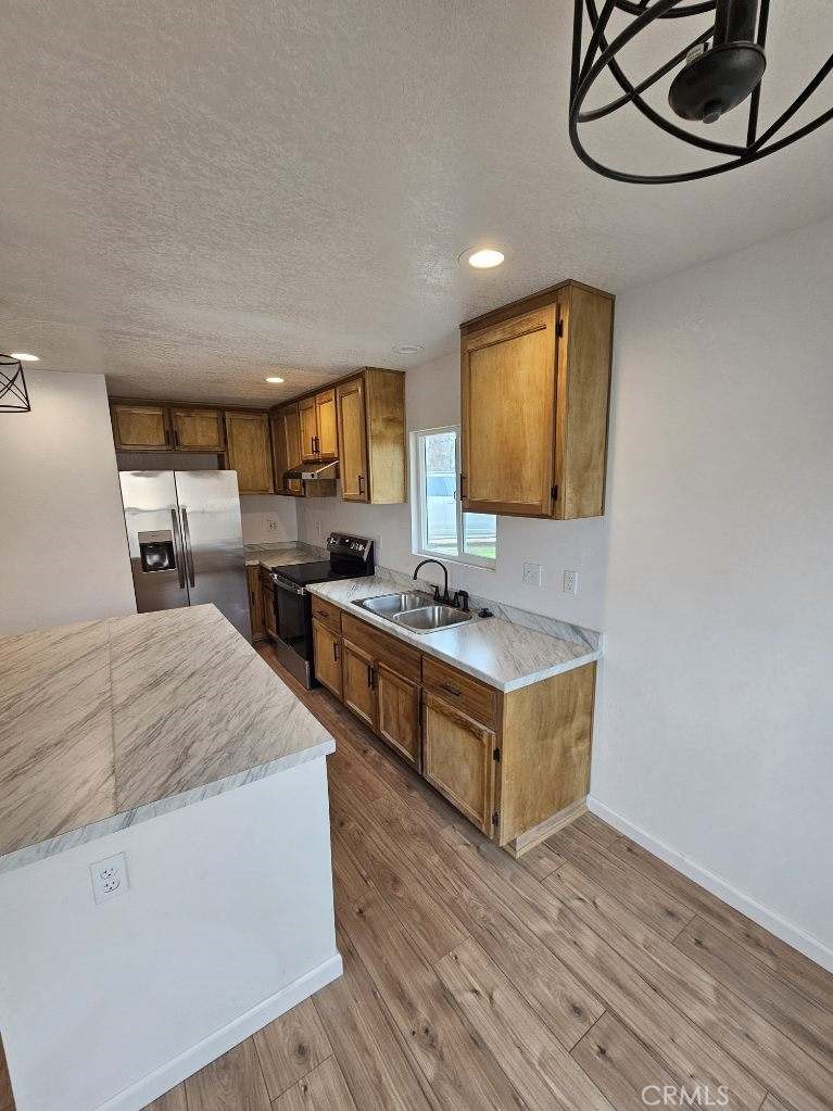 Residential Lease for rent at 20460 Rimrock Rd, Apple Valley, San Bernardino County CA featuring 2 beds and 2 baths