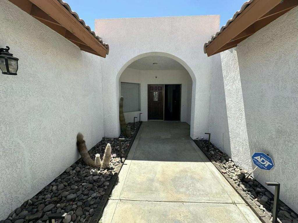 Residential Lease for rent at 30925 Avenida Juarez, Cathedral City CA featuring 3 beds and 2 baths