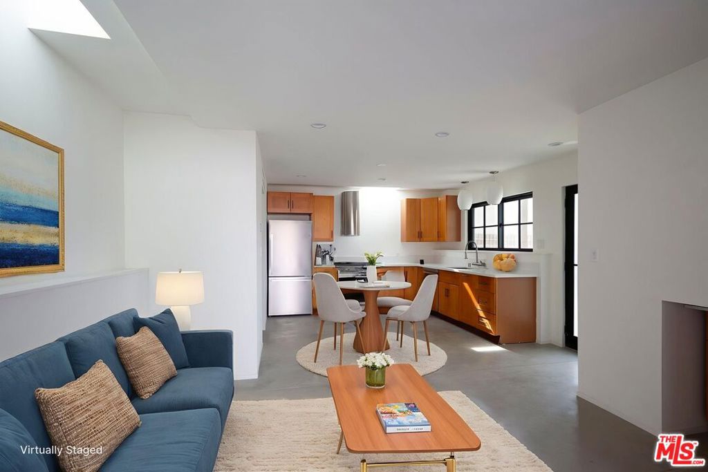 Residential Lease for rent at 424 N Avenue 64, Los Angeles, Los Angeles County CA featuring 2 beds and 2 baths