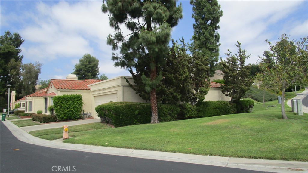 Residential Lease for rent at 28281 ALAVA, Mission Viejo CA featuring 2 beds and 2 baths