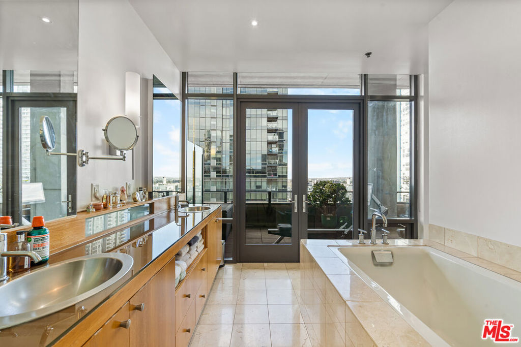 Condominium for sale at 1111 S Grand Avenue PH1, Los Angeles, CA featuring 3 beds and 3 baths